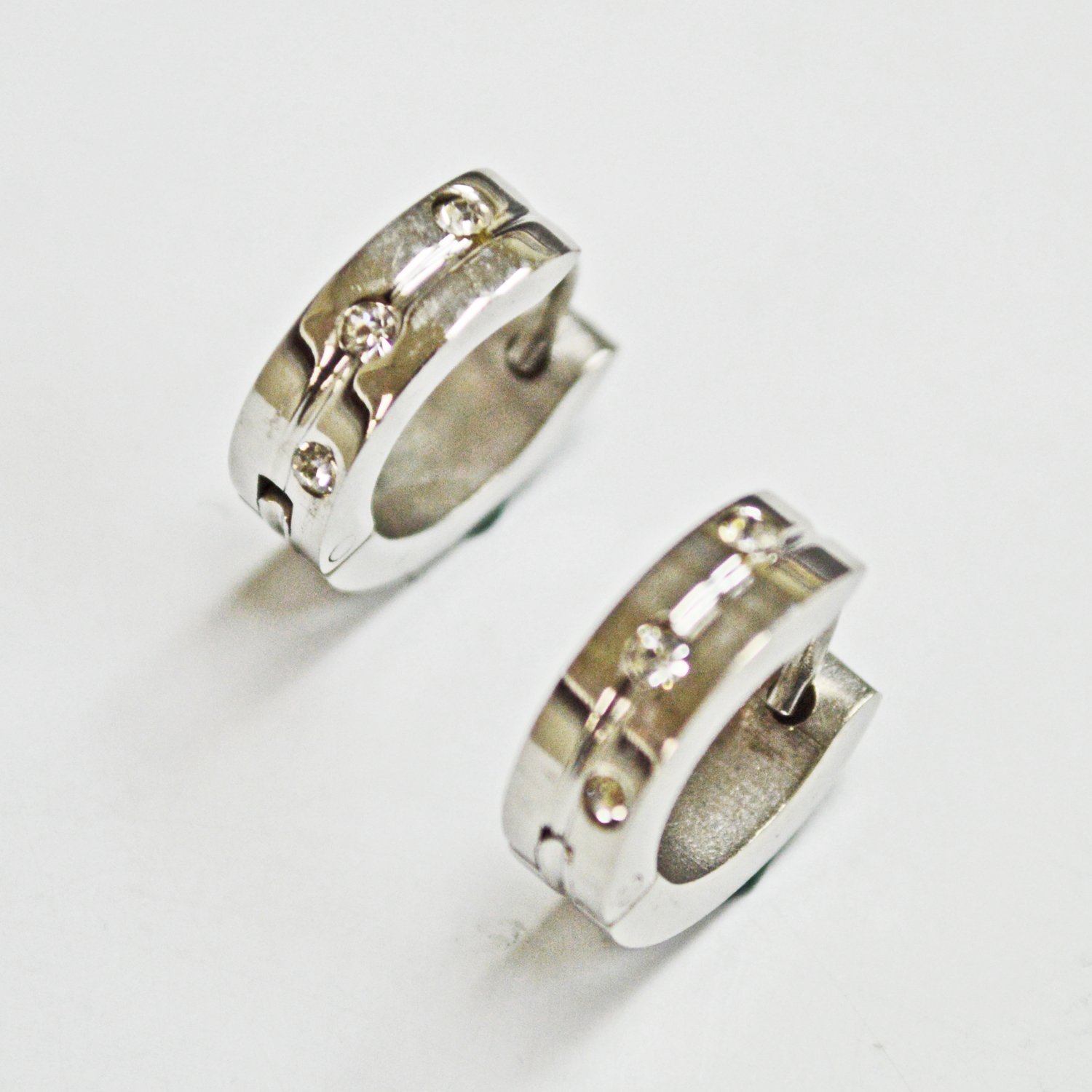 HUGGIE W/ CRYSTAL EARRINGS 4X14M