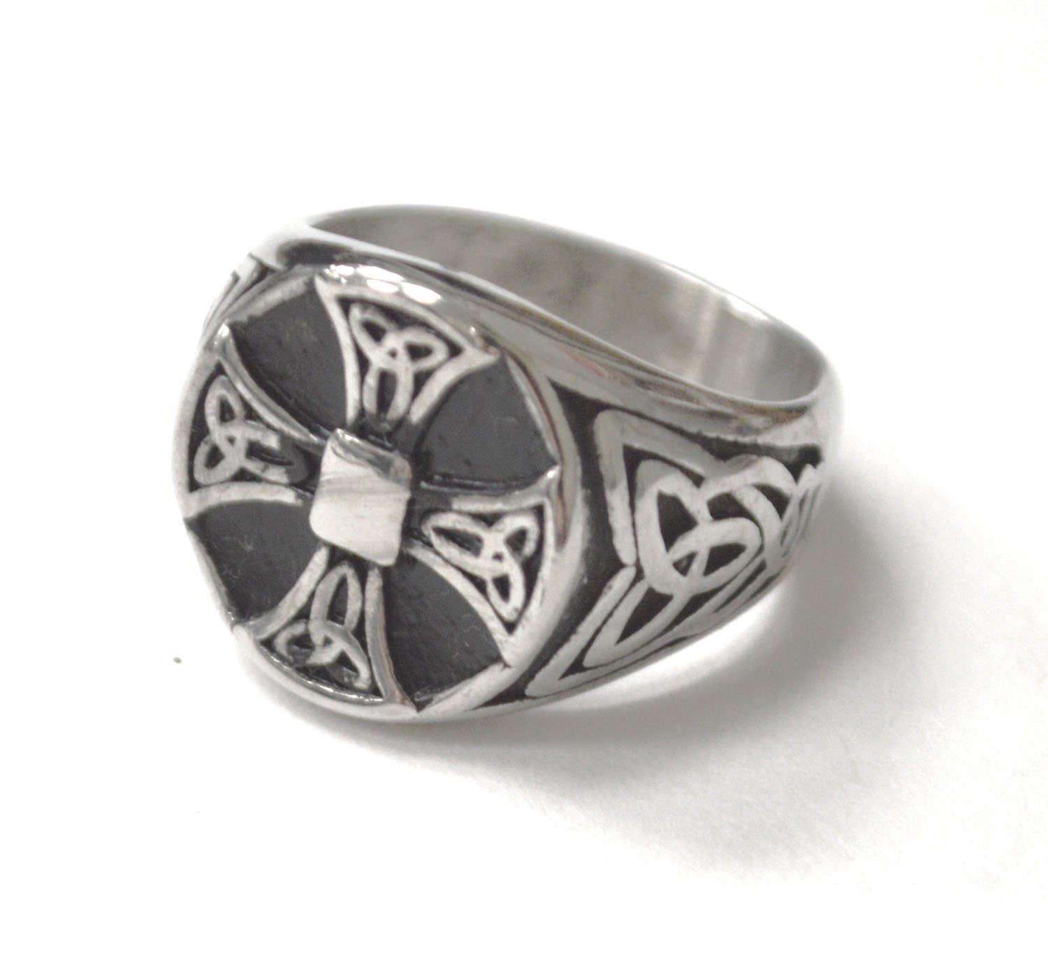 Maltese Cross with Celtic Knot Ring 81-1586S