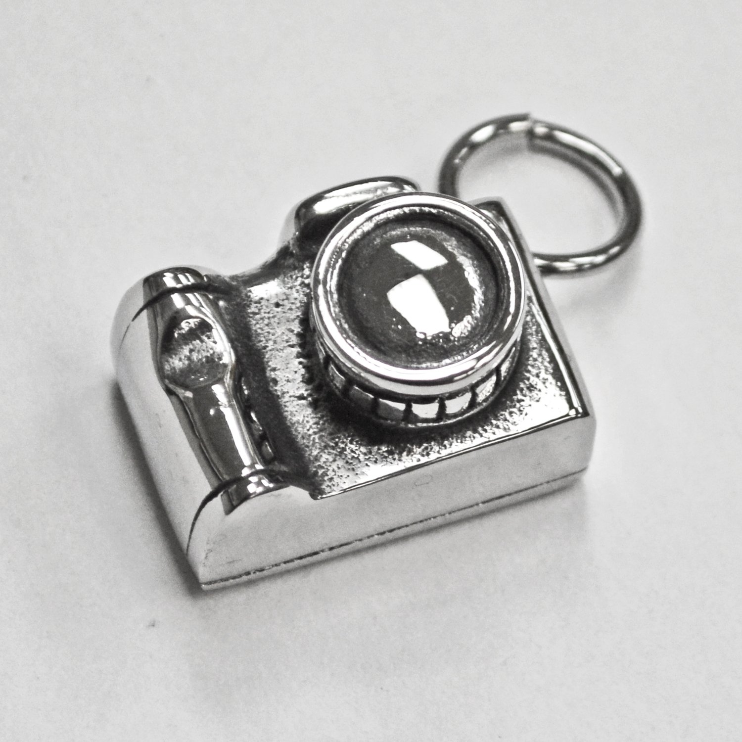 Camera Pendant 86-2216