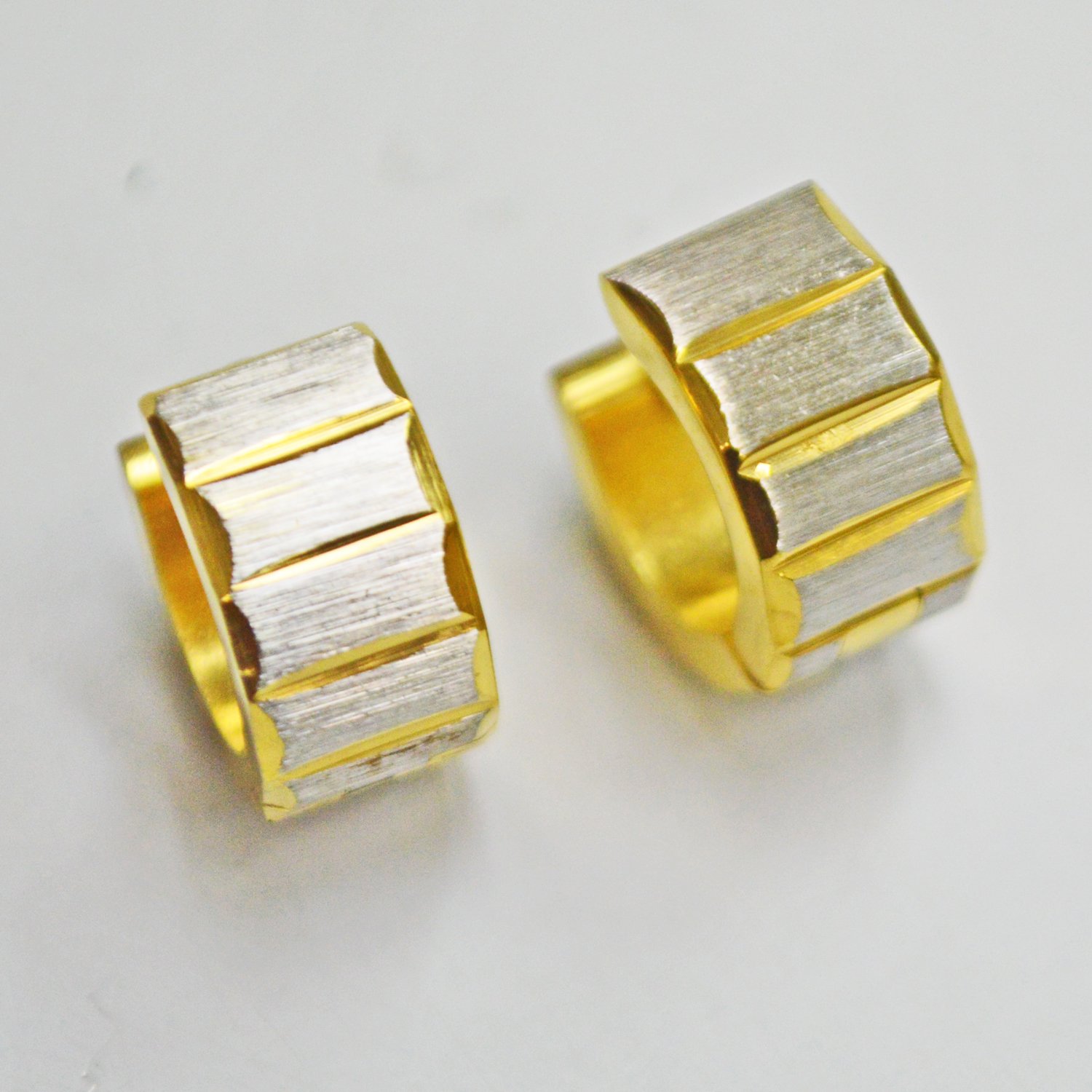 2 TONES HUGGIE EARRINGS