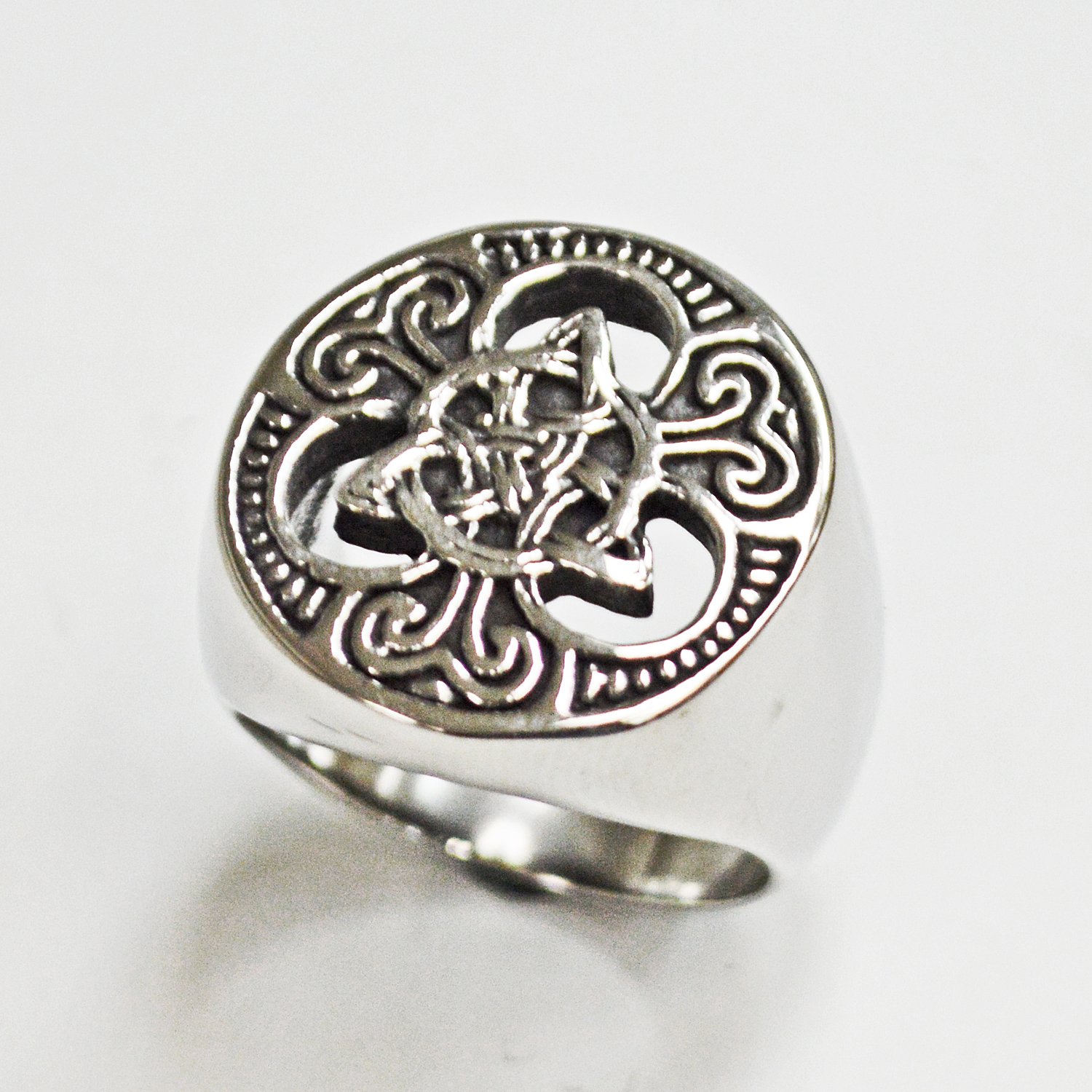 Triquetra Symbol Ring (21mm) 81-1315