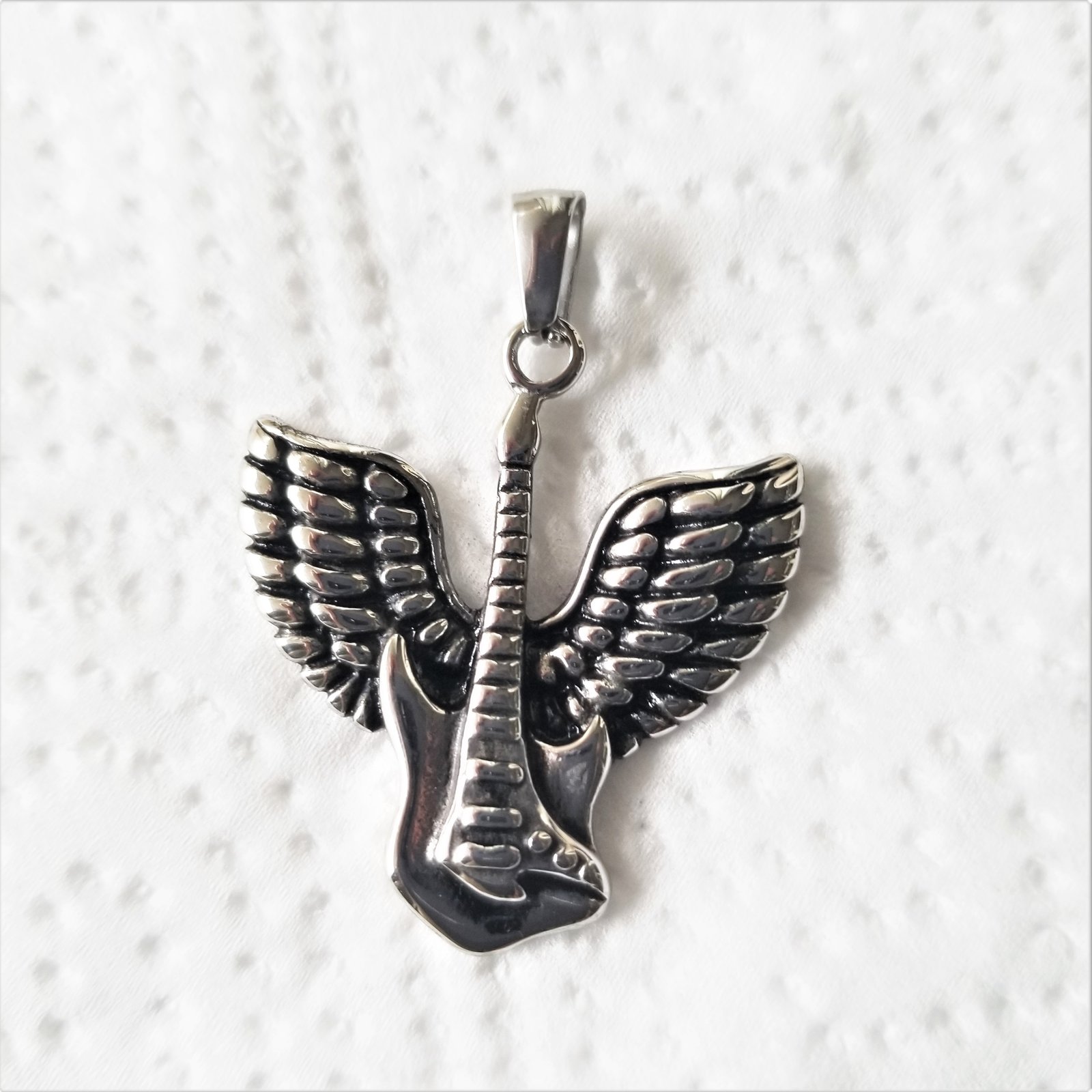 Guitar with Wing Pendant (30x33mm) 86-1720