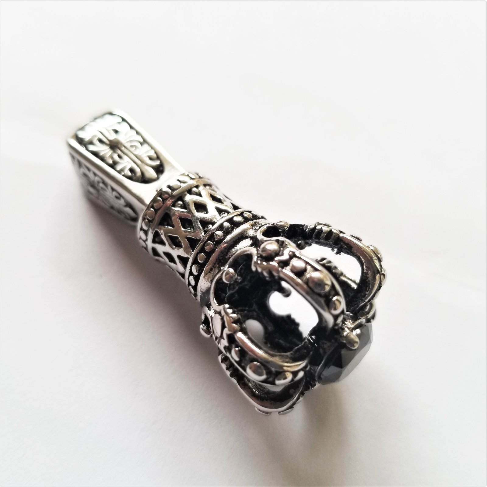 STONE CROWN TOP WITH HANDLE Pendant (26x58mm)