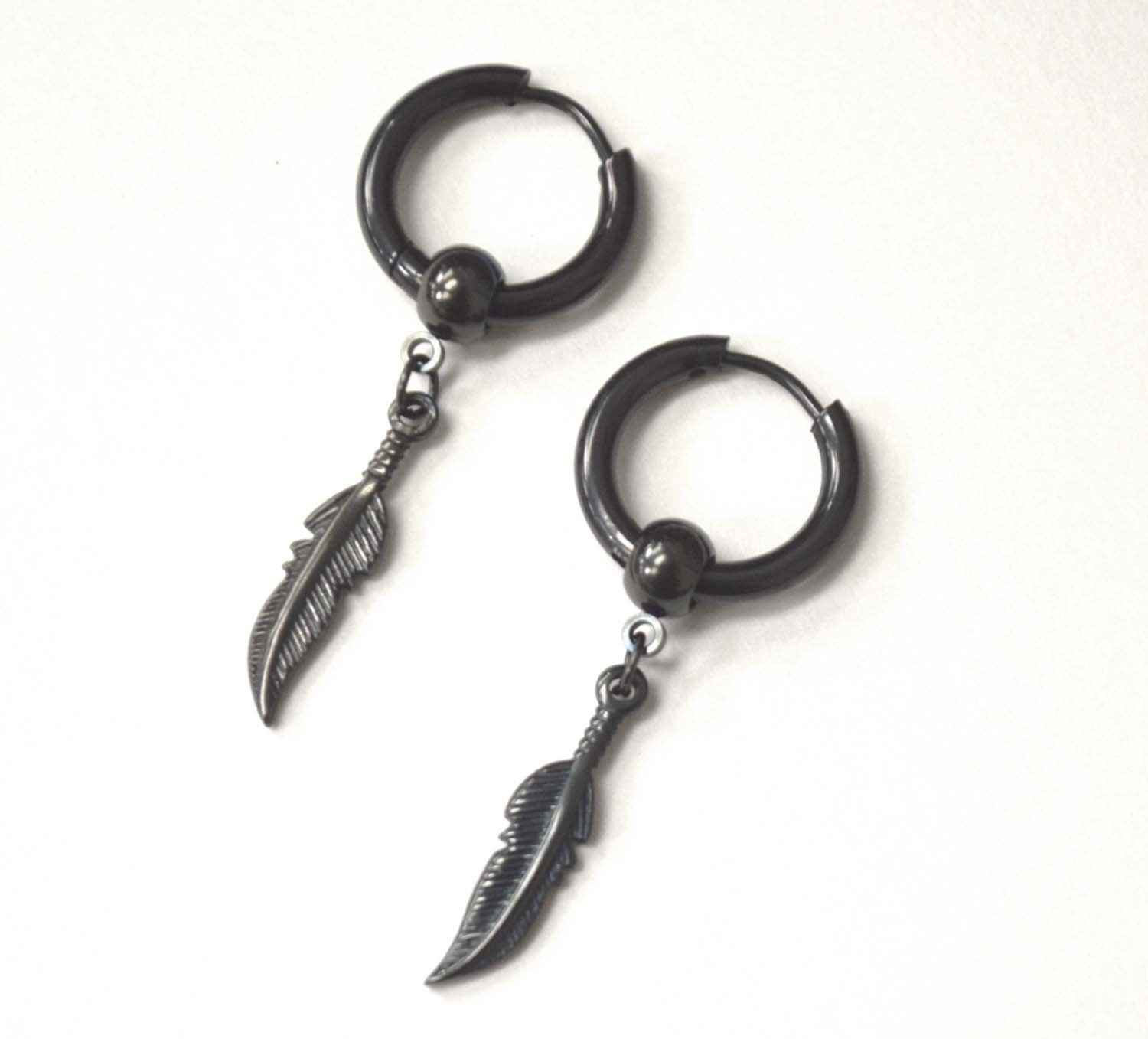 Hoops Earring with Feather Black Plated 83-769B