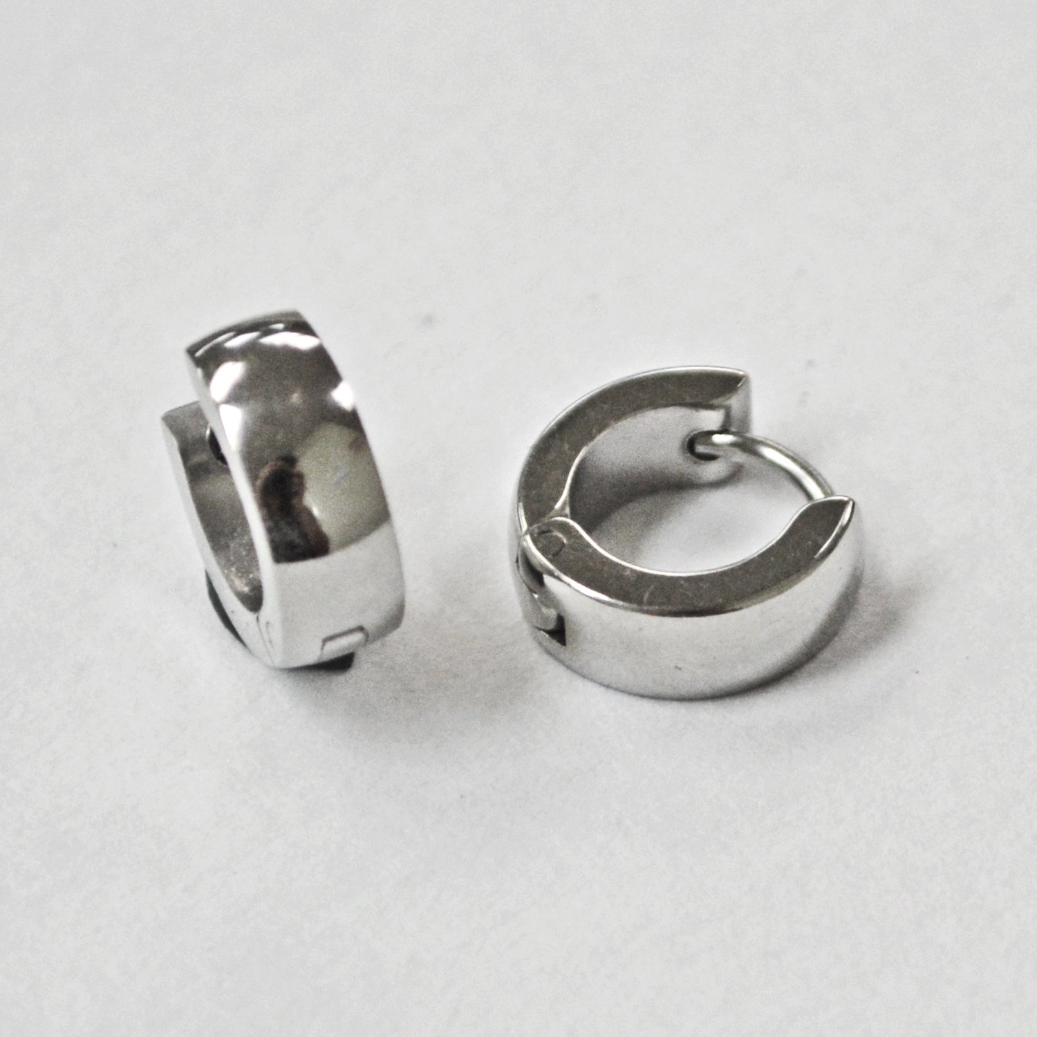 HUGGIE EARRINGS 83-583S