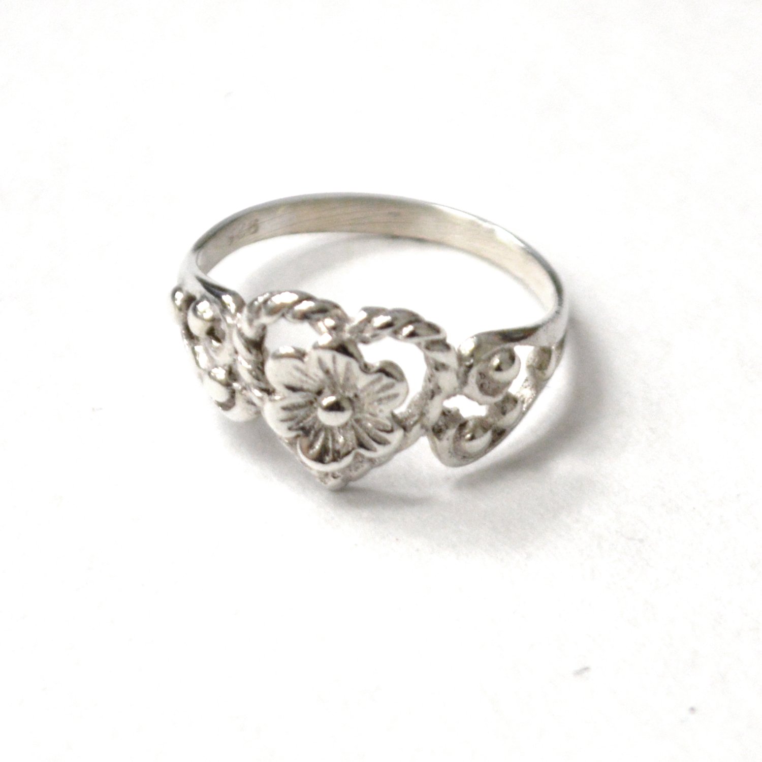Daisy in Heart Sterling Silver Ring 51-1513