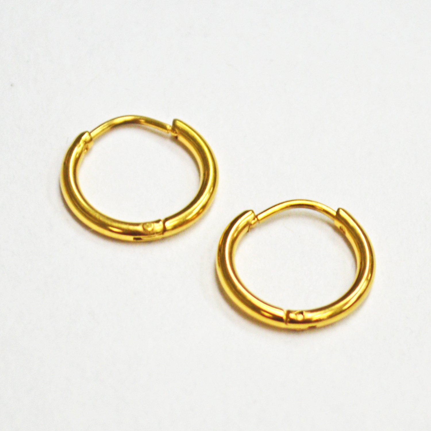 GOLD HOOP HUGGIE EARRING (13mm)