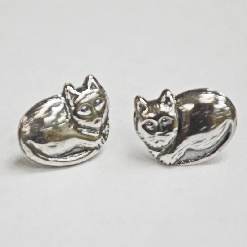 Sitting Cat Stud Earring 53-5145